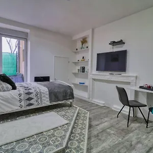 Studio Cosy Avec Terrasse Appartement